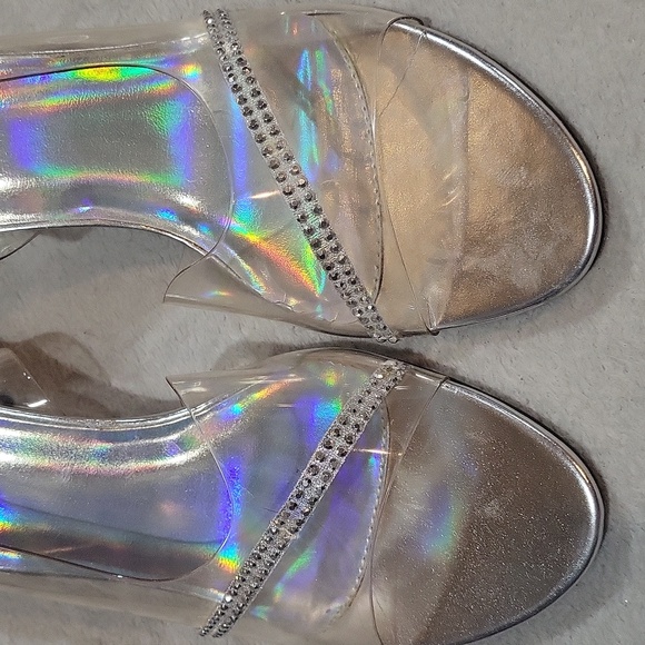 Rialto Silver Heels - Picture 3 of 11